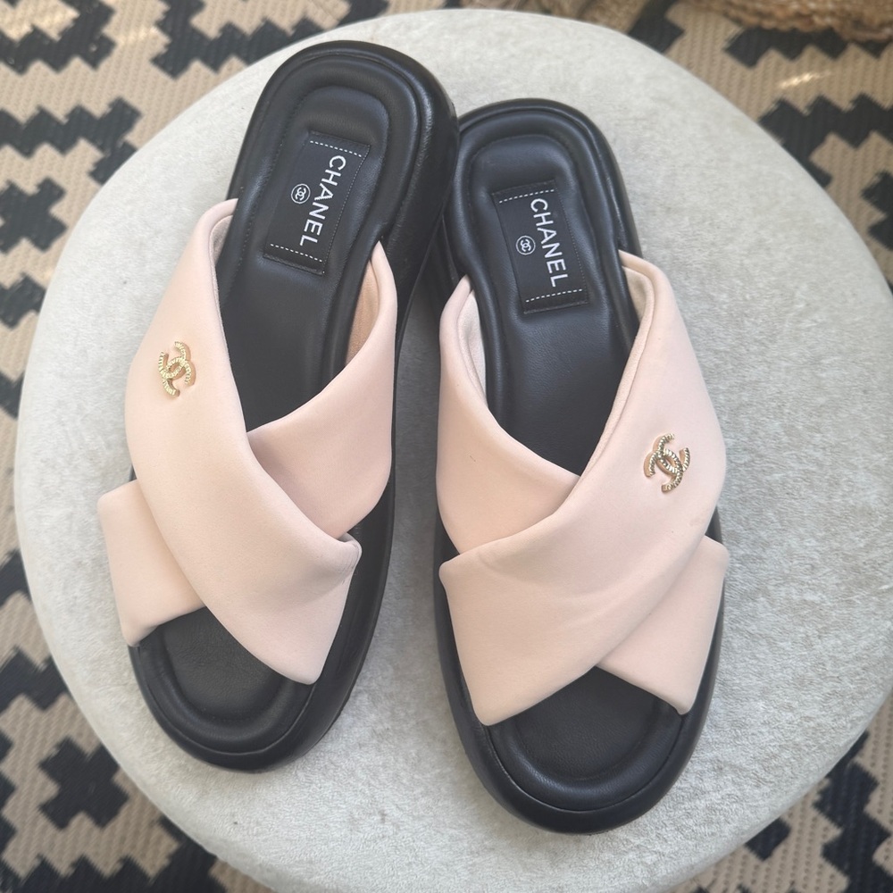 CHANEL 2022 Interlocking CC Fabric CrissCross Pink Mules Sandal Slides SZ 41